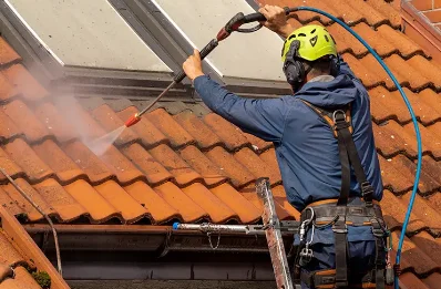Démoussage et hydrofuge de toiture à Moult-Chicheboville